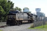 NS 4110 leads train 351 down the yard lead